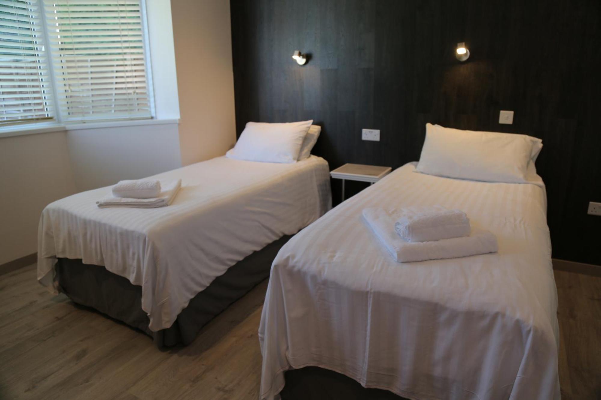 Debden Guest House Hillingdon Habitación foto