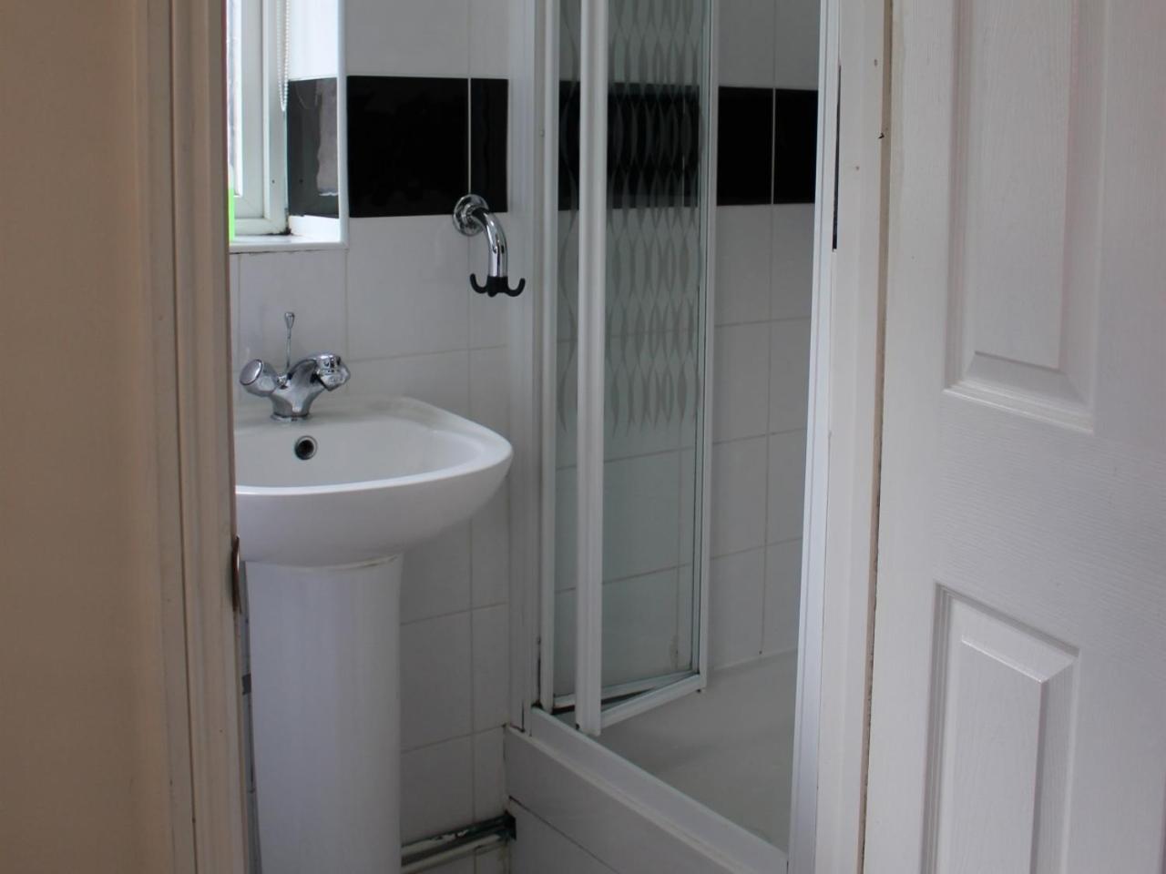 Debden Guest House Hillingdon Habitación foto