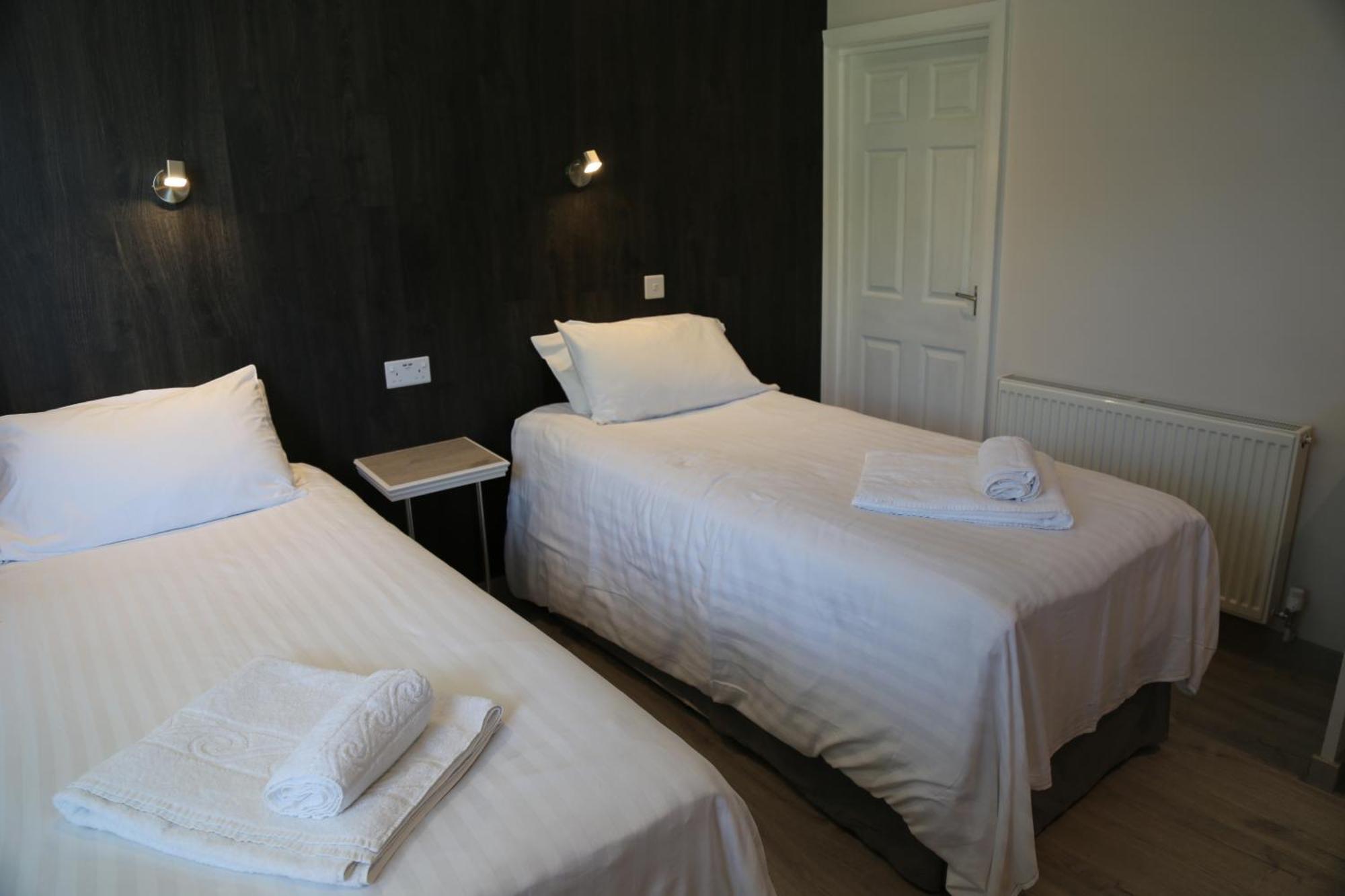 Debden Guest House Hillingdon Habitación foto