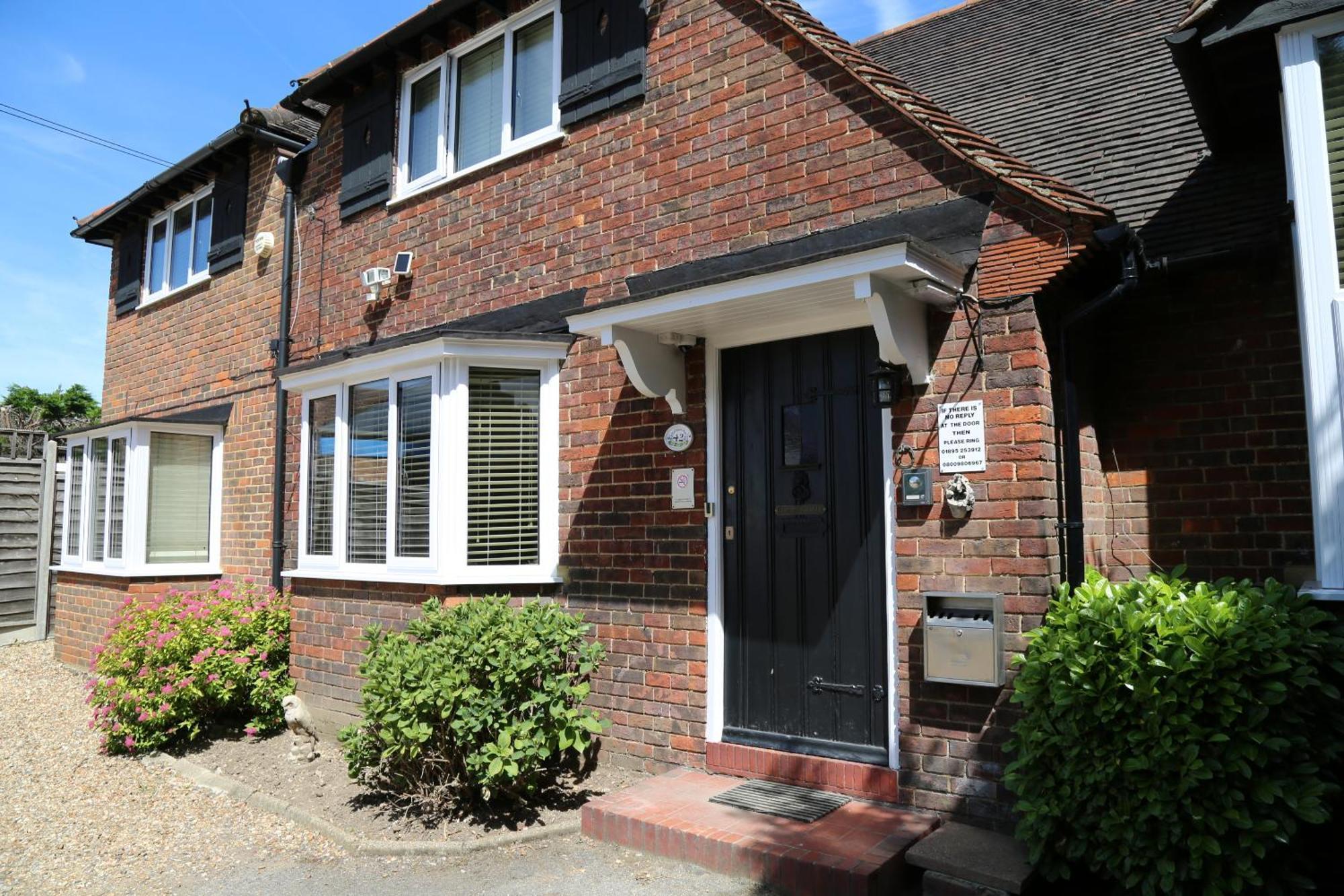 Debden Guest House Hillingdon Exterior foto