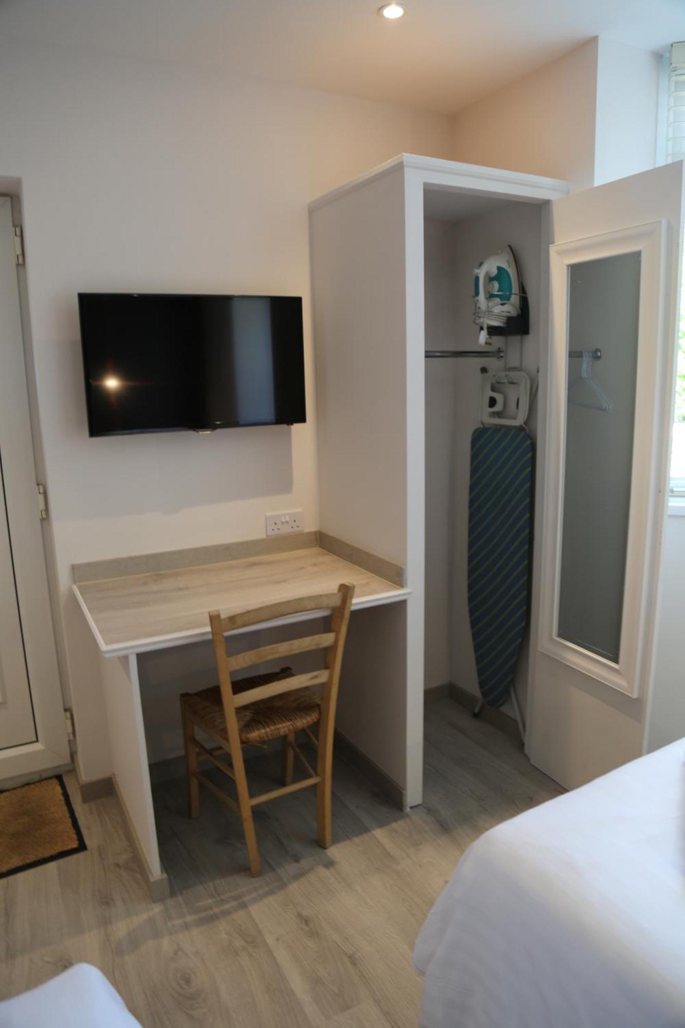 Debden Guest House Hillingdon Habitación foto