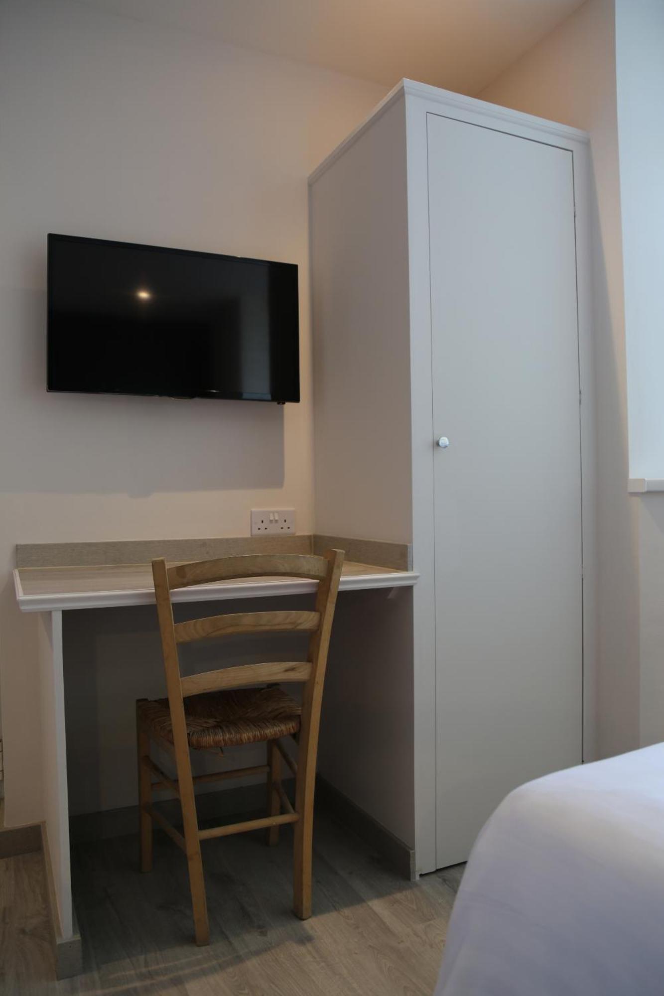 Debden Guest House Hillingdon Habitación foto