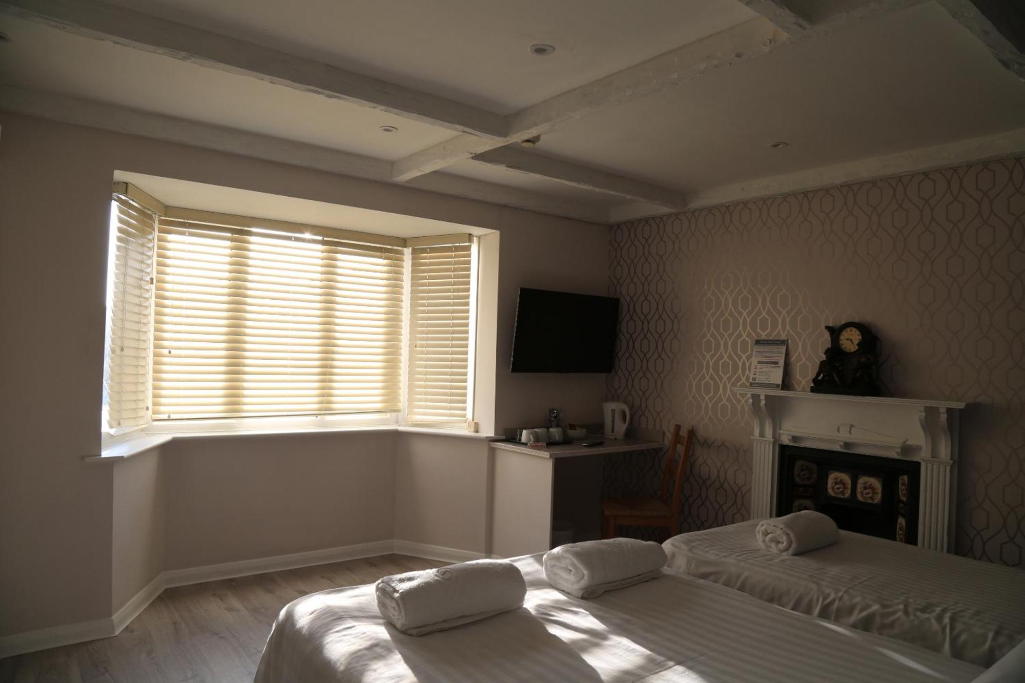 Debden Guest House Hillingdon Habitación foto