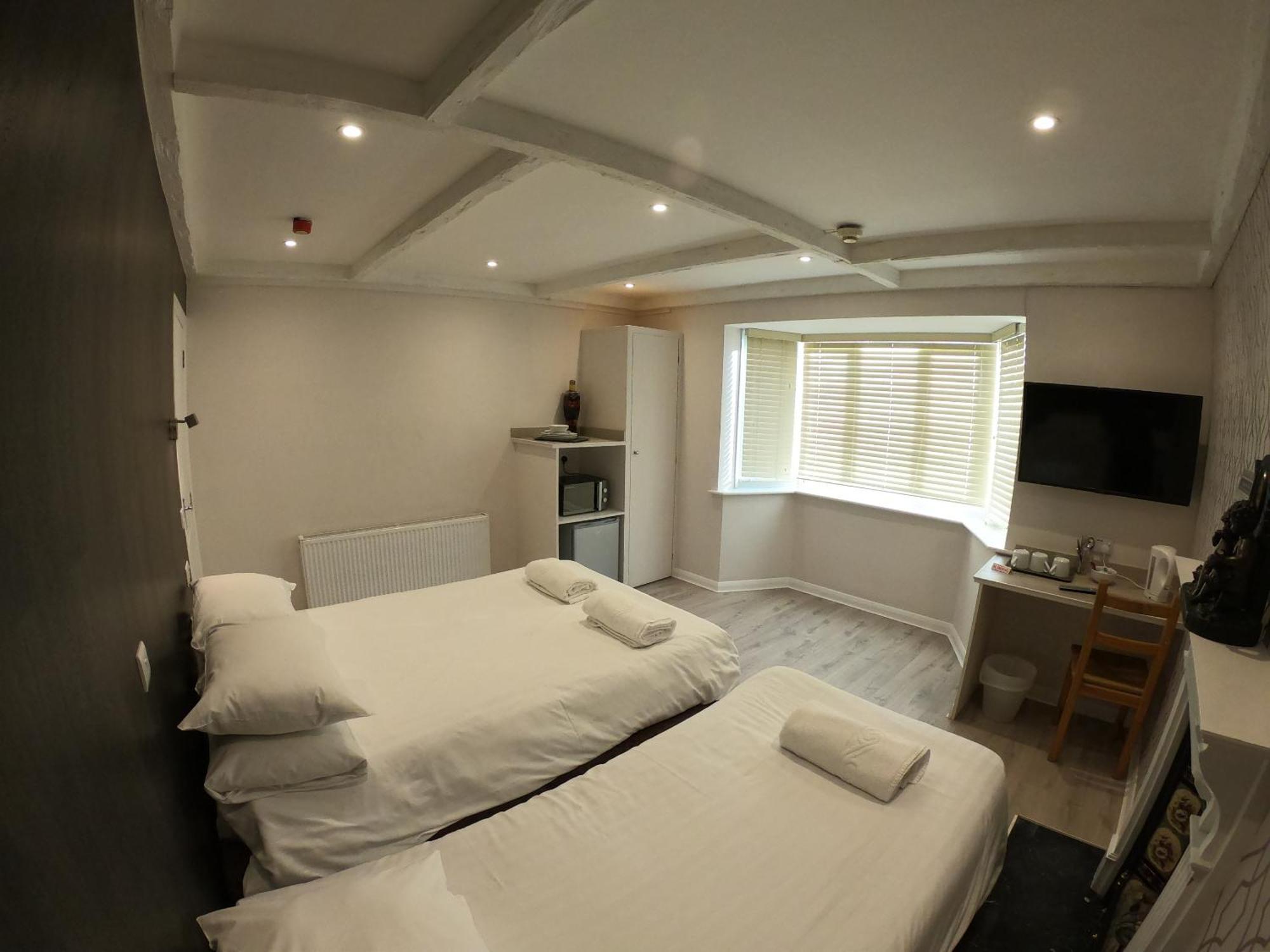 Debden Guest House Hillingdon Habitación foto