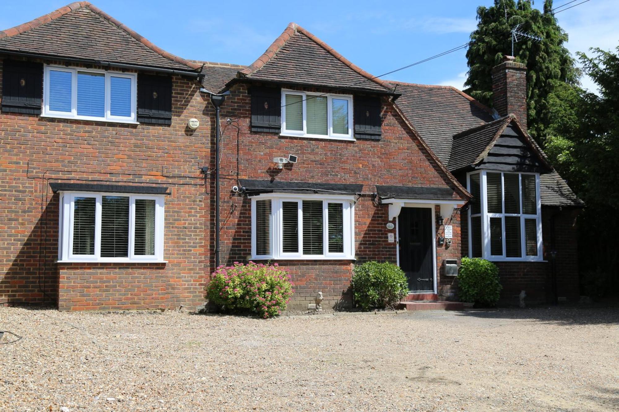 Debden Guest House Hillingdon Exterior foto